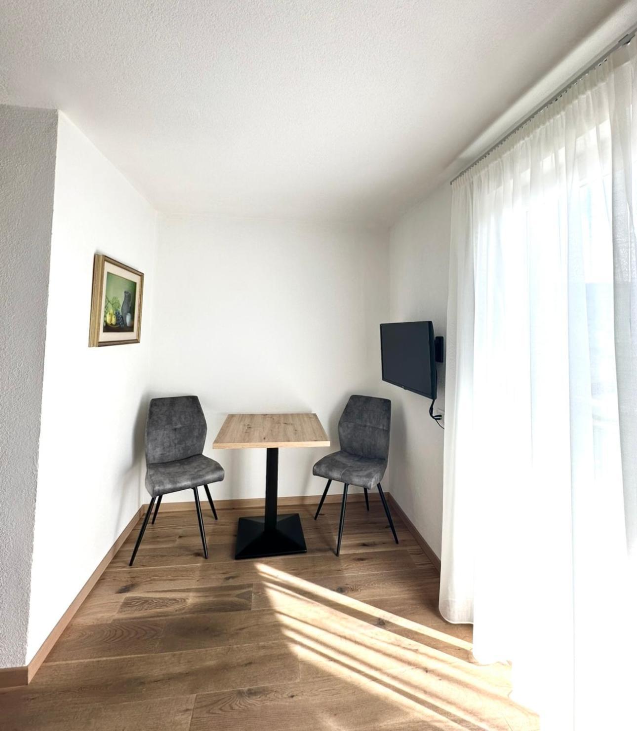 Garni Hotel Dorothea Tirolo Exterior photo