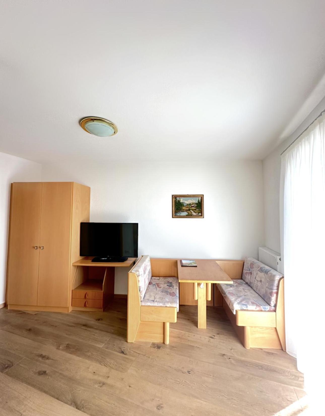 Garni Hotel Dorothea Tirolo Exterior photo