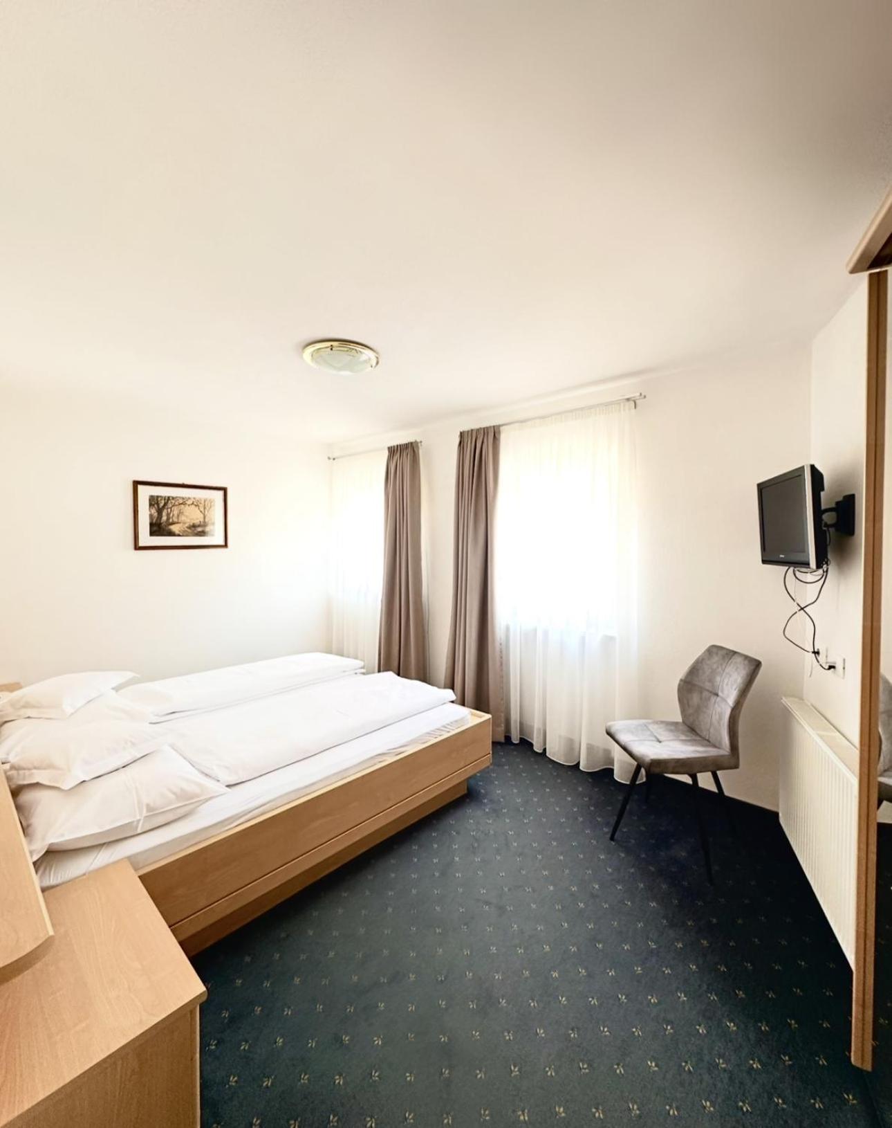 Garni Hotel Dorothea Tirolo Exterior photo