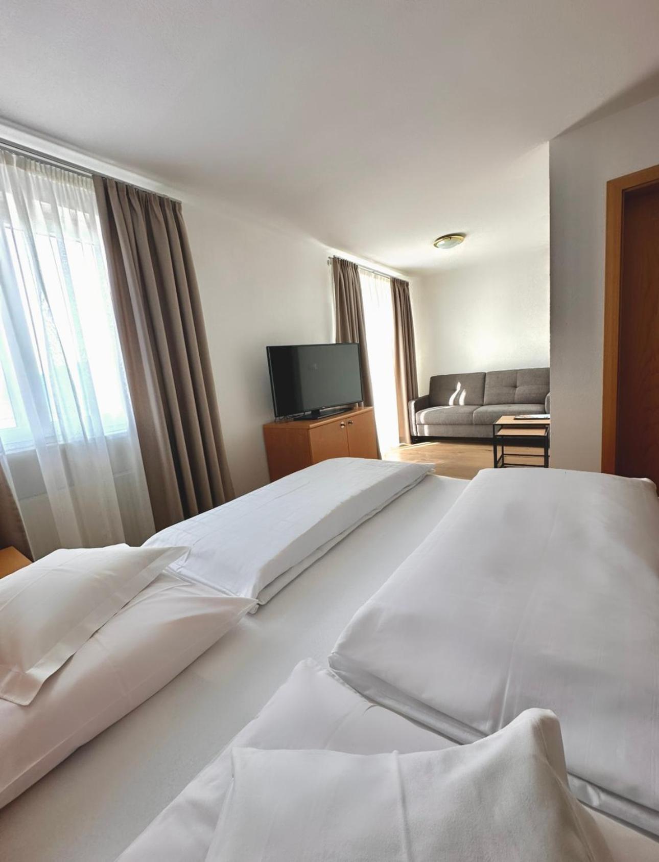 Garni Hotel Dorothea Tirolo Exterior photo
