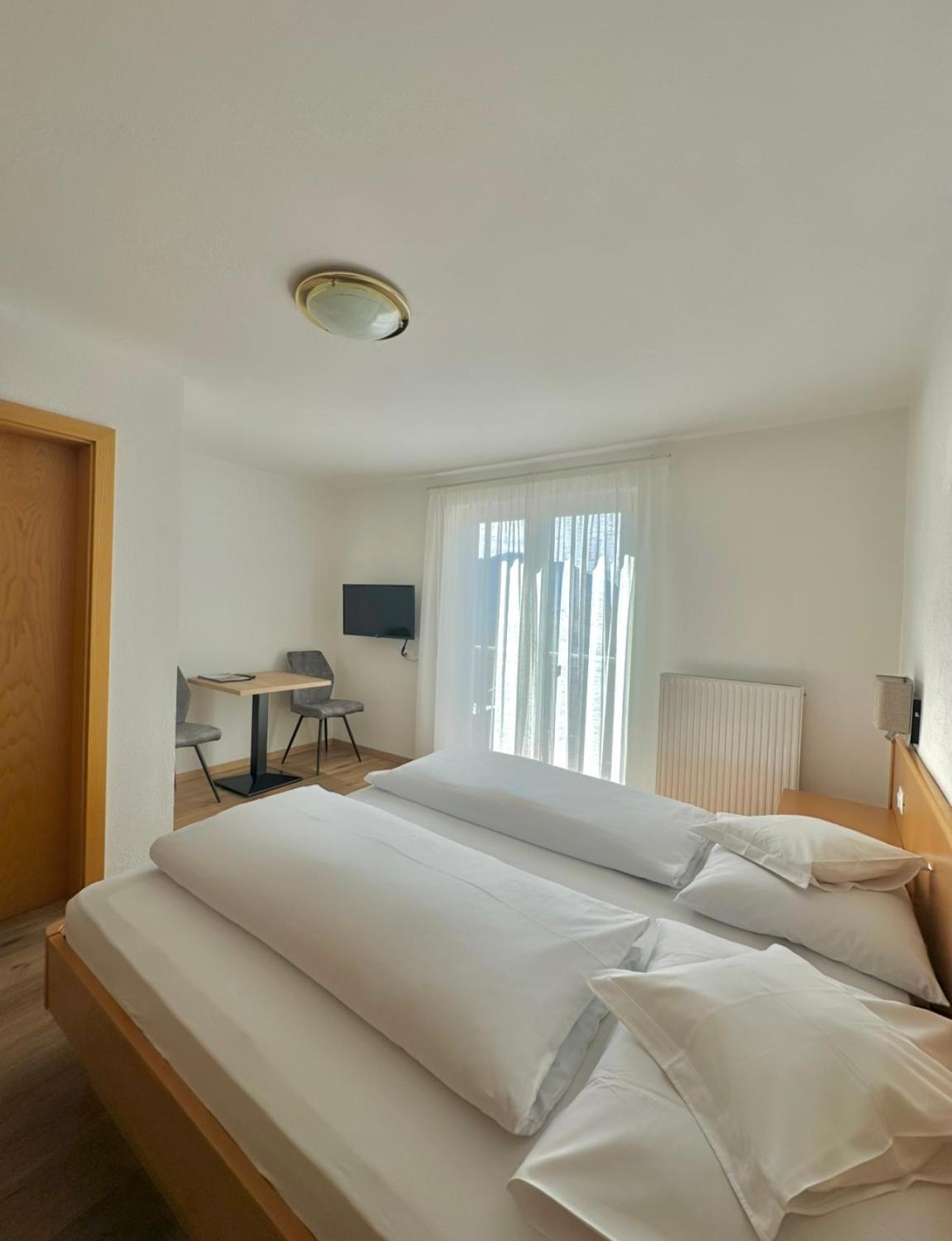 Garni Hotel Dorothea Tirolo Exterior photo